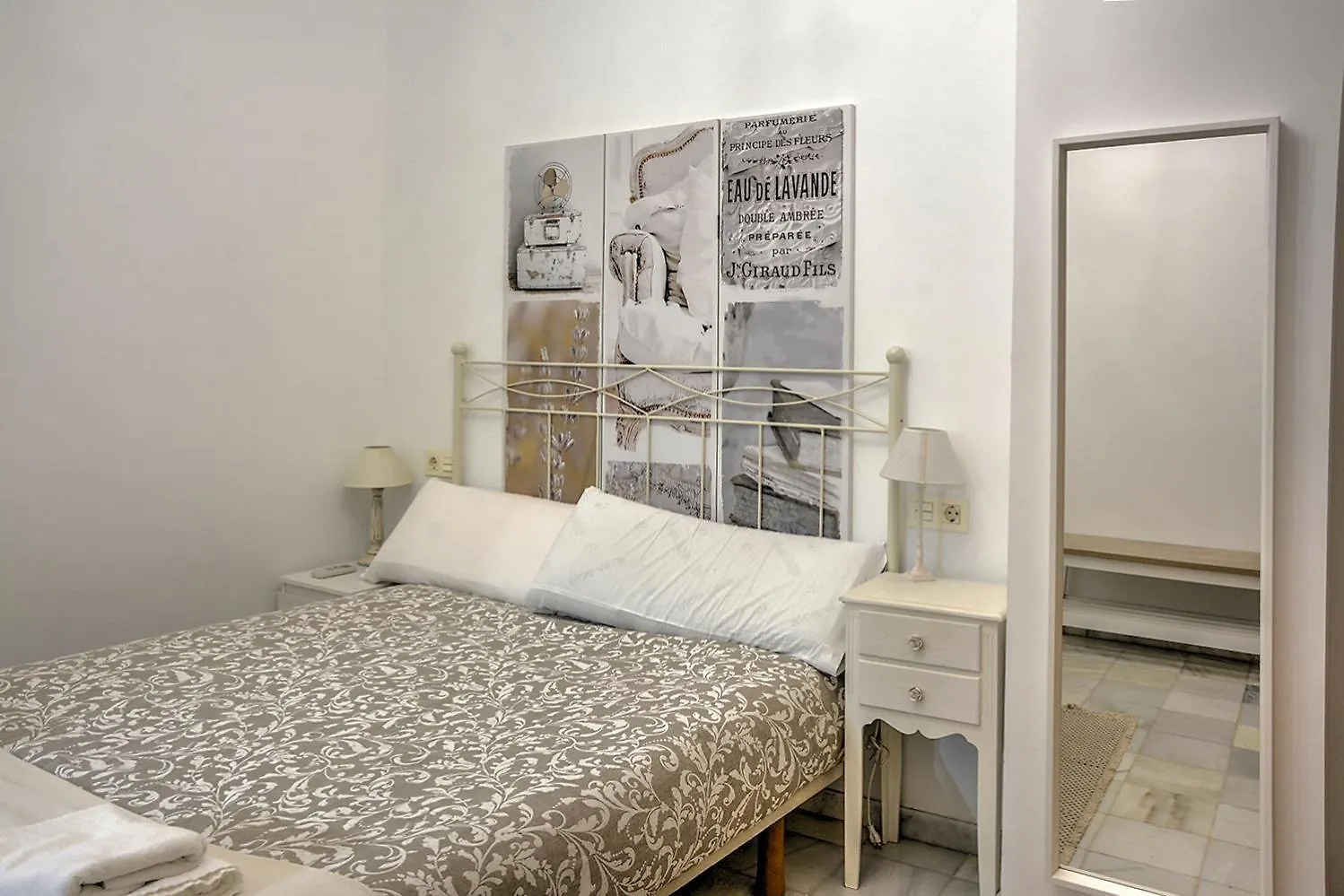Apartamento En Calle Regla Sanz Seville